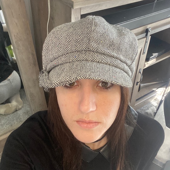 1990s Vintage | Nine West | Wool blend chevron Newsboys Cabbie Cap hat main image 8